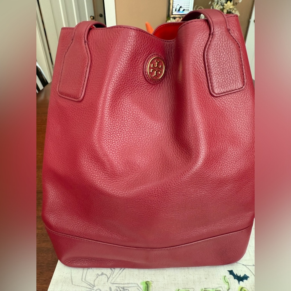 Tory Burch Cherry Red Leather  bucket bag Tote - Picture 8 of 9